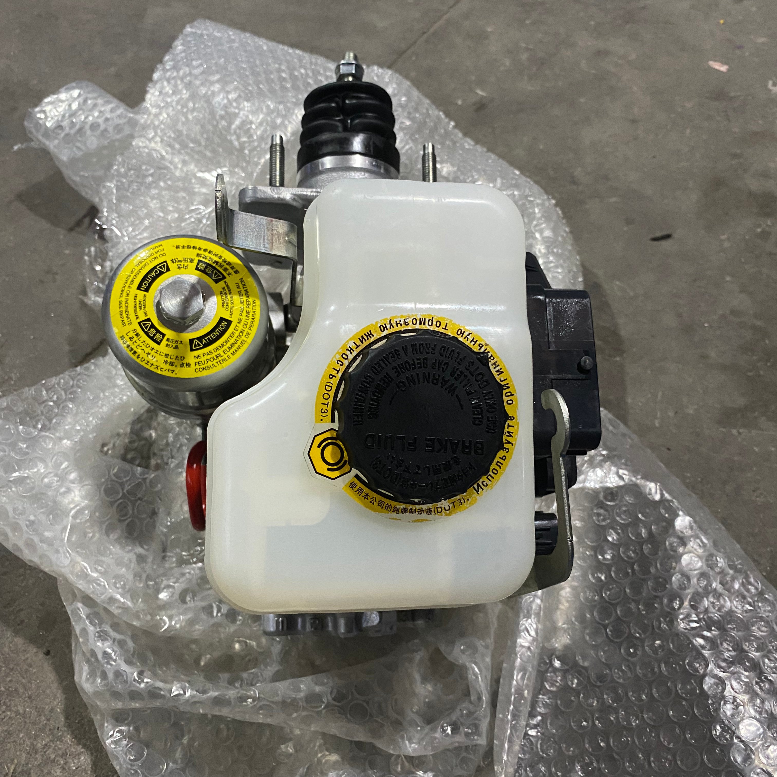 For Toyota Land Cruiser Prado LC120 LC150 Cruiser LC200 FJ Original Parts Brake Master Cylinder High Quality ABS Pump